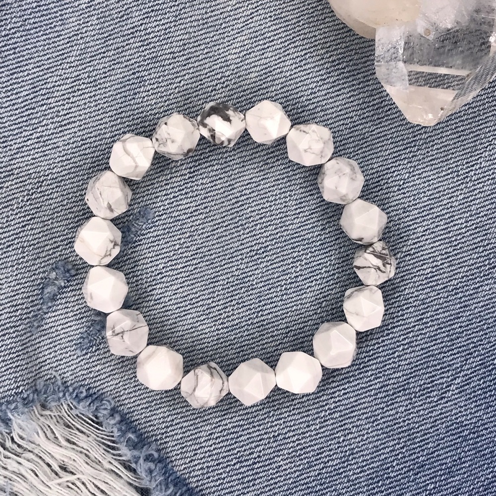 Howlite Chunky Star Cut Healing Gemstone Bracelet